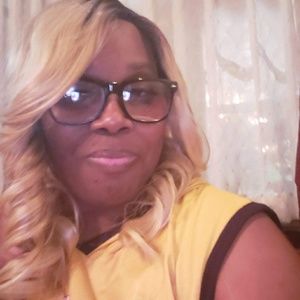 Meet your Posher, Rhondella